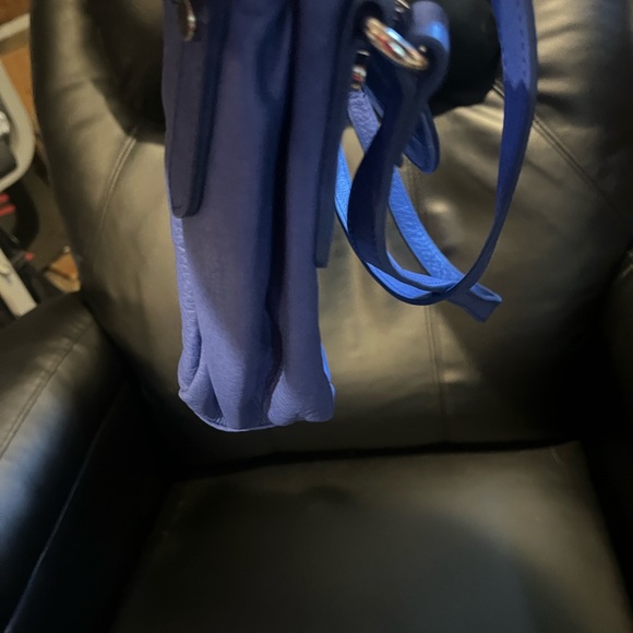 Vibrant Blue Shoulder Bag with Structured Design and Metallic Accents - Picture 9 of 11